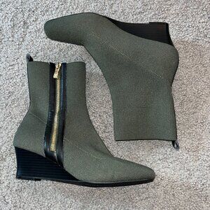VIVAIA MICAELA WATER REPELLENT ZIPPER SQUARE TOE WEDGE BOOTS - OLIVE GREEN - EUC